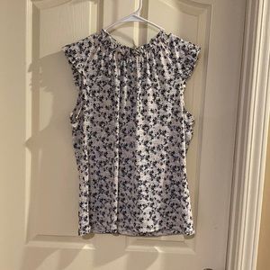 Adrianna papell floral top. Cap sleeve large. 95% polyester 5% elastane